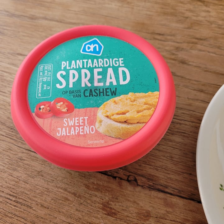 photo of Albert Heijn Plantaardige spread cashew jalapeño shared by @utbies88 on  13 Nov 2021 - review