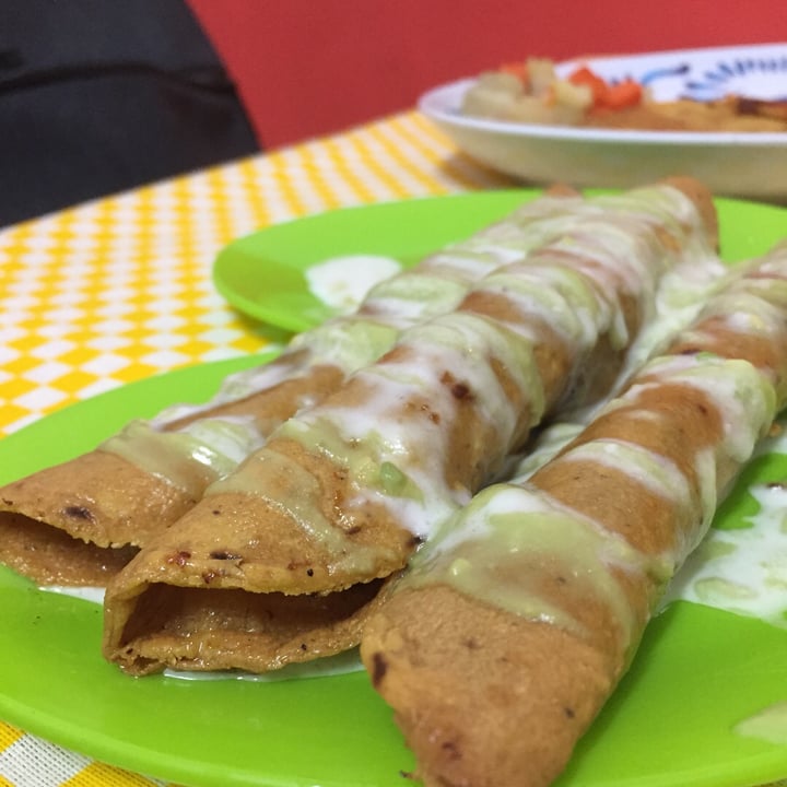photo of Frijol Vegano - AntojitosMexicanos Flautas shared by @comehierbas on  15 Feb 2020 - review