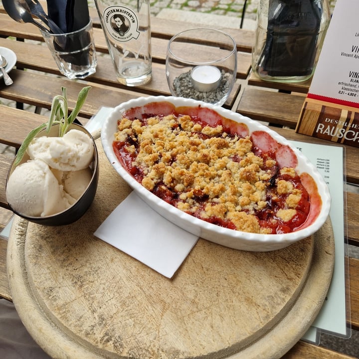 photo of Steffenhagen Pflaumen-Crumble mit Vanilleeis shared by @kirsten123 on  13 Sep 2022 - review