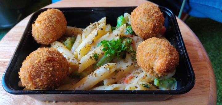 photo of Love Bite Cafe & Diner Vegan Creamy Pasta With Vegan Meatballs shared by @veganvikram on  28 Jan 2020 - review