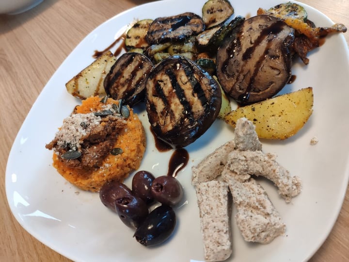 review photo of Alge Restaurant Heidelberg Antipasti Grillteller shared by @queenhy on 13 Jul 2019 - review