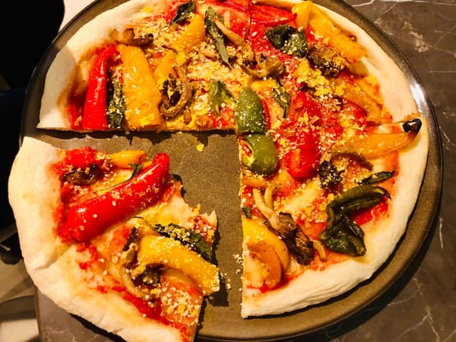 Foto do prato “roasted peppers pizza”