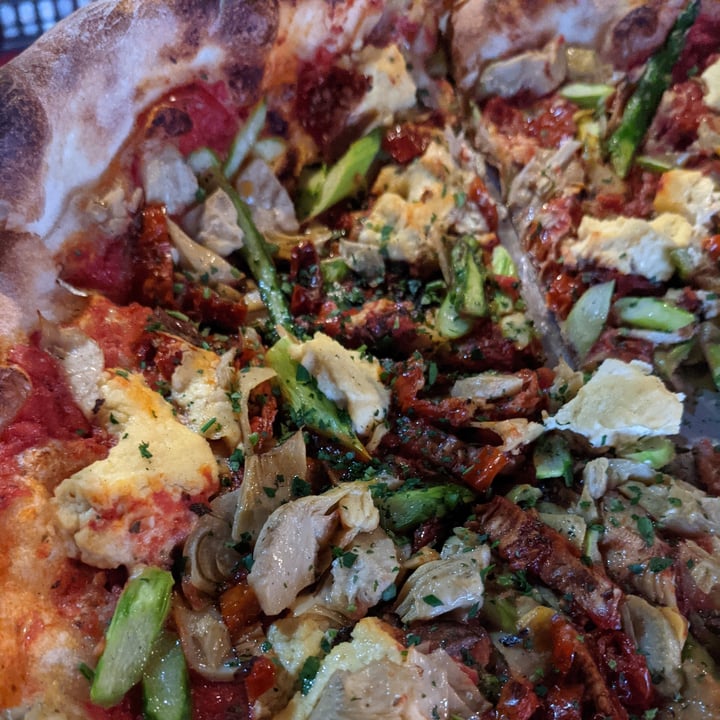 review photo of Farina Pizzeria Vegan Special Pizza shared by @nikoleclarke on 17 Apr 2021 - review