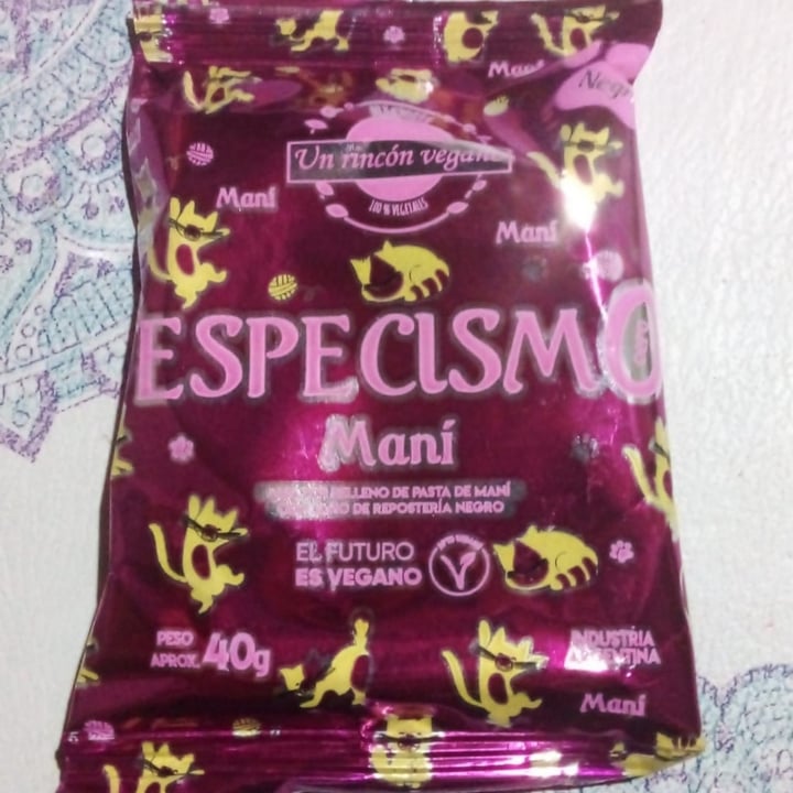 photo of Un Rincón Vegano Especismo Alfajor Relleno de Pasta de Maní con Baño de Repostería Negro shared by @patrisegura on  26 Nov 2021 - review