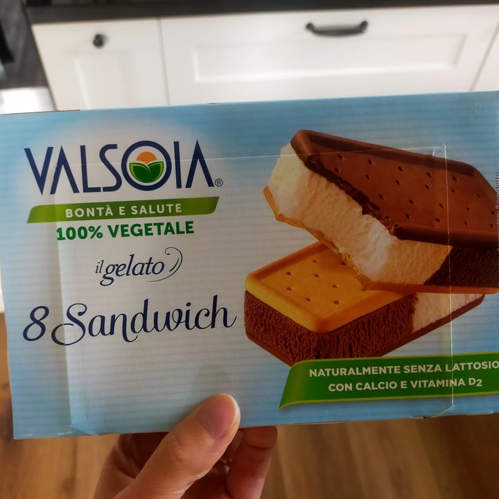 photo of Valsoia 8 sandwich il gelato shared by @puffola1992 on  13 Mar 2022 - review