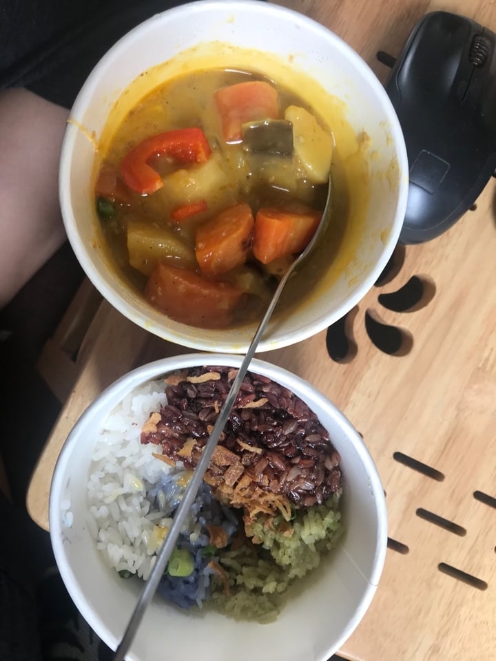 review photo of Rainbow Rice Vegan curry With Coconut Rice shared by @eating-pineapples on 13 Nov 2019 - review