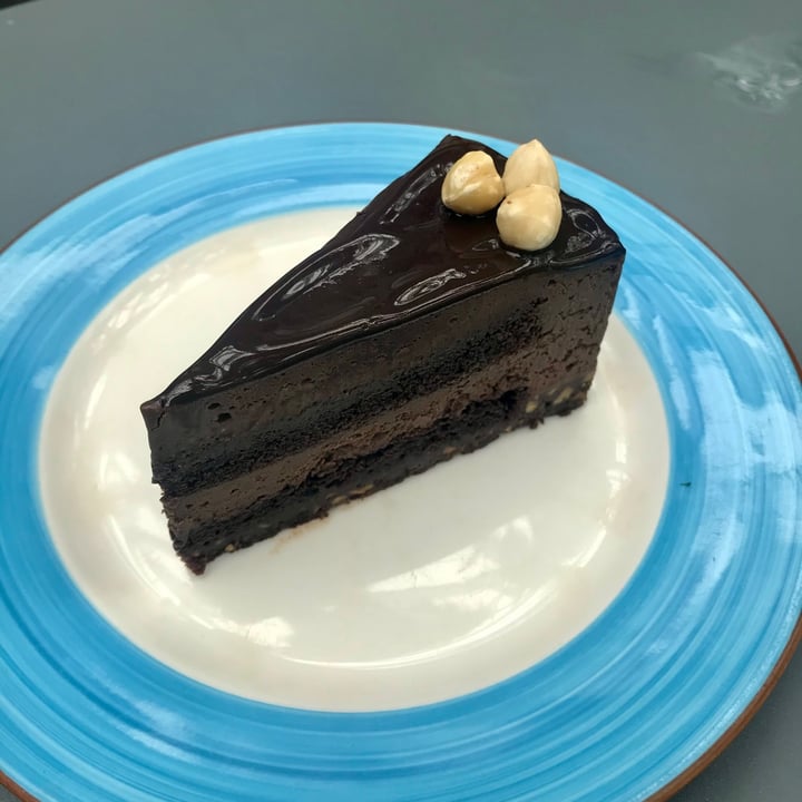 review photo of Privé Jewel Changi Airport Hazelnut Praline Cake shared by @shambuuu on 23 Jan 2021 - review
