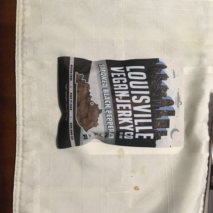 review photo of Louisville Vegan Jerky Co. Smoked Black Pepper Jerky shared by @veganconnesuire on 09 Sep 2020 - review