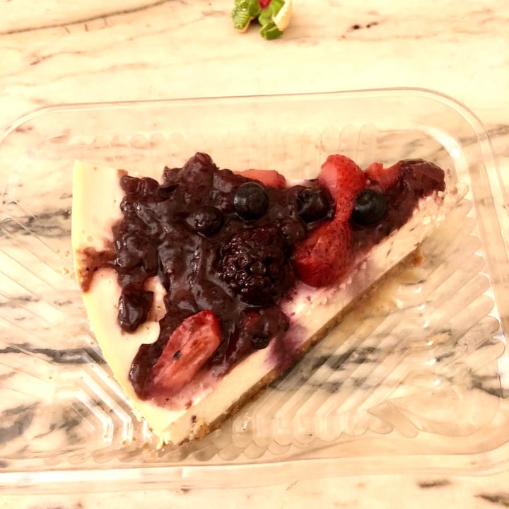 photo of Bombay.veggie Cheesecake De Frutos Rojos shared by @lalis2010 on  15 Feb 2022 - review