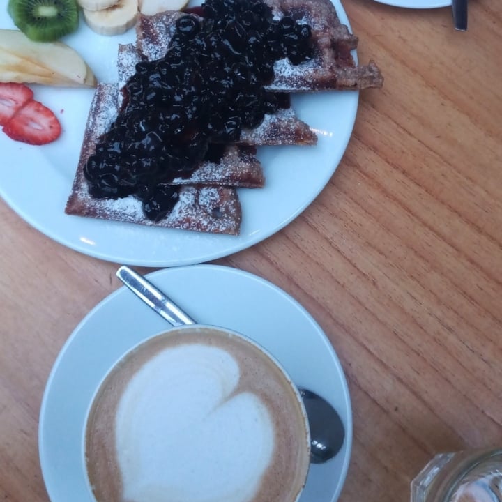 review photo of Blondies Bakery Cafe Waffles Veganos shared by @lucianag on 08 Jun 2021 - review