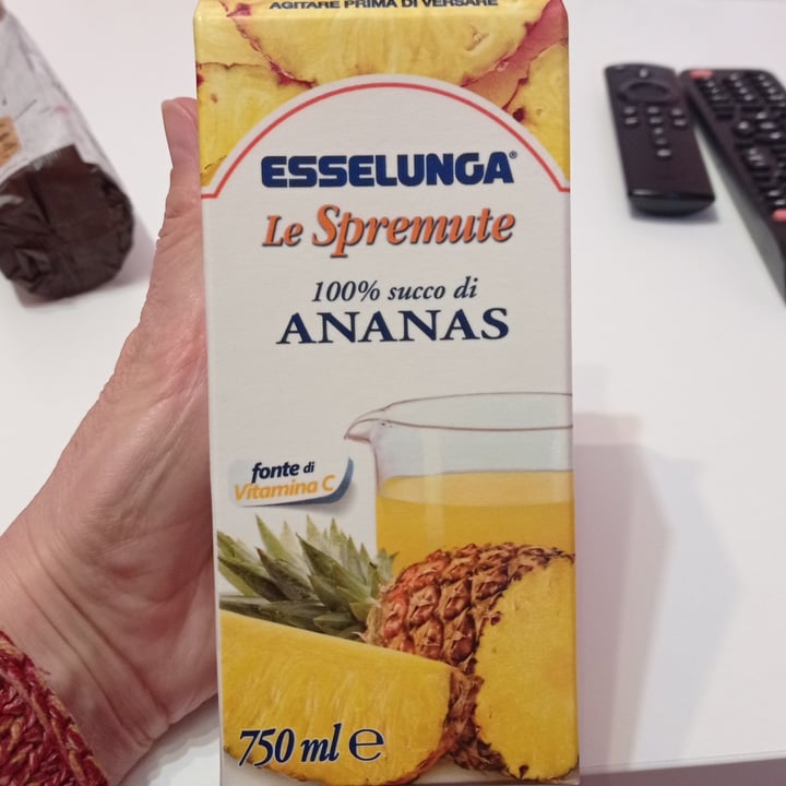 photo of  Esselunga Le spremute 100% succo ananas shared by @spanish-girl-inmilan on  23 Mar 2022 - review