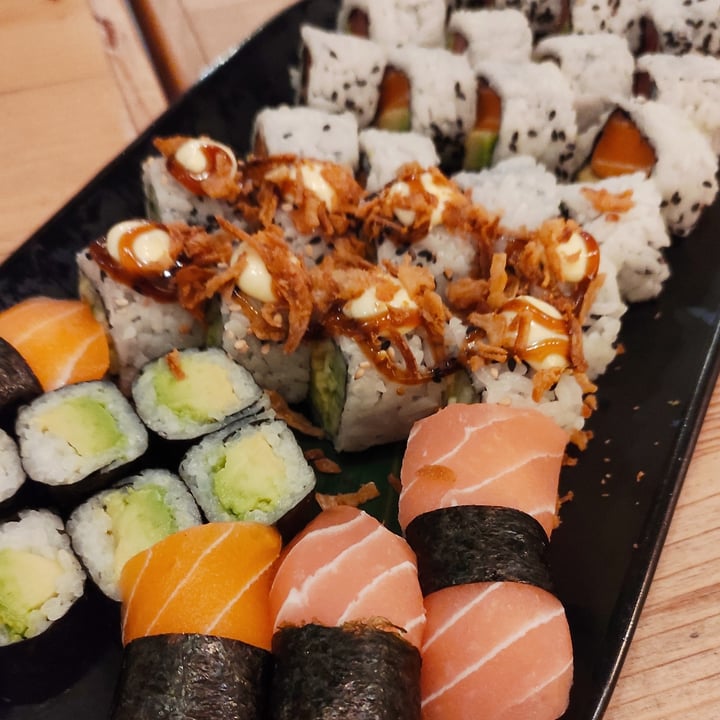 photo of Mun Sushi Bar - Roma Vegan Sushi Mix shared by @tastyveg on  07 Oct 2021 - review