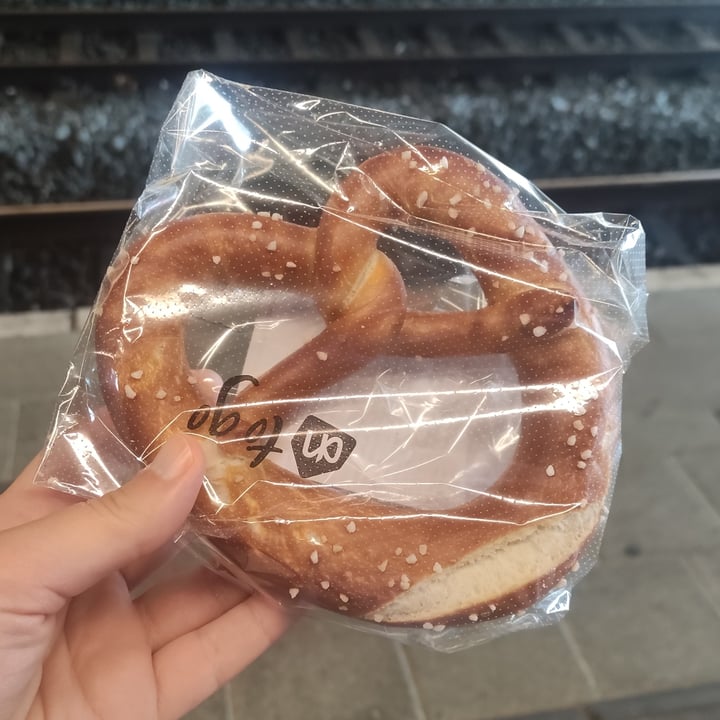 photo of Albert Heijn pretzel shared by @alice87 on  12 Jul 2022 - review