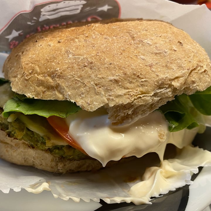 photo of Pompeia's Burger Hmaburger de falavel vegano shared by @karingreco on  08 Dec 2022 - review