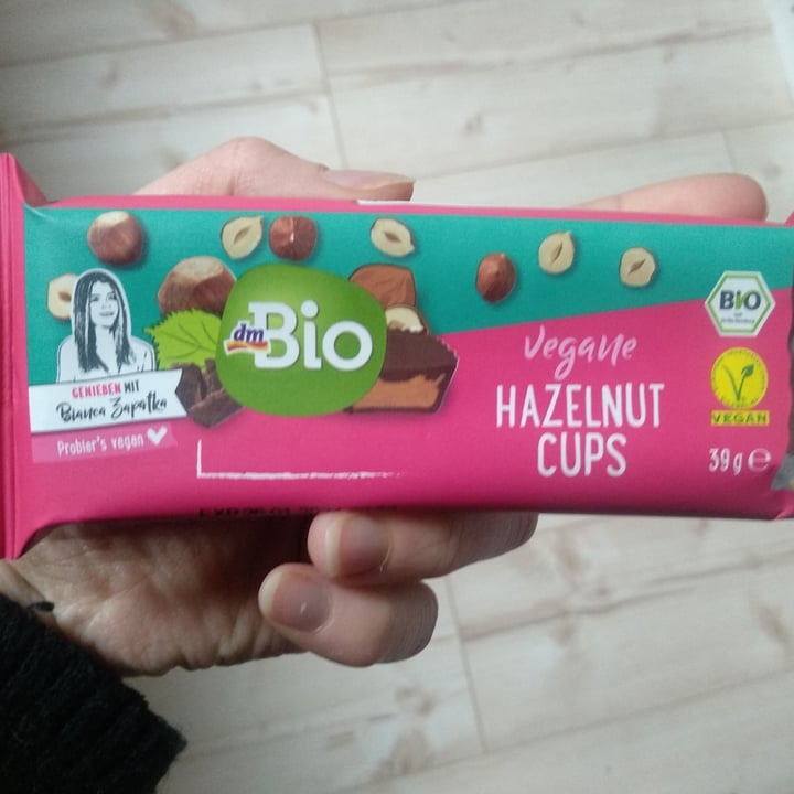photo of dmBio Vegane hazelnut cups shared by @farewell2flesh on  17 Jan 2023 - review
