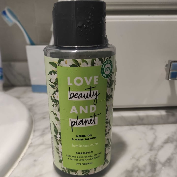 photo of Love Beauty and Planet Shampoo jasmine shared by @neusgallego on  08 Feb 2022 - review