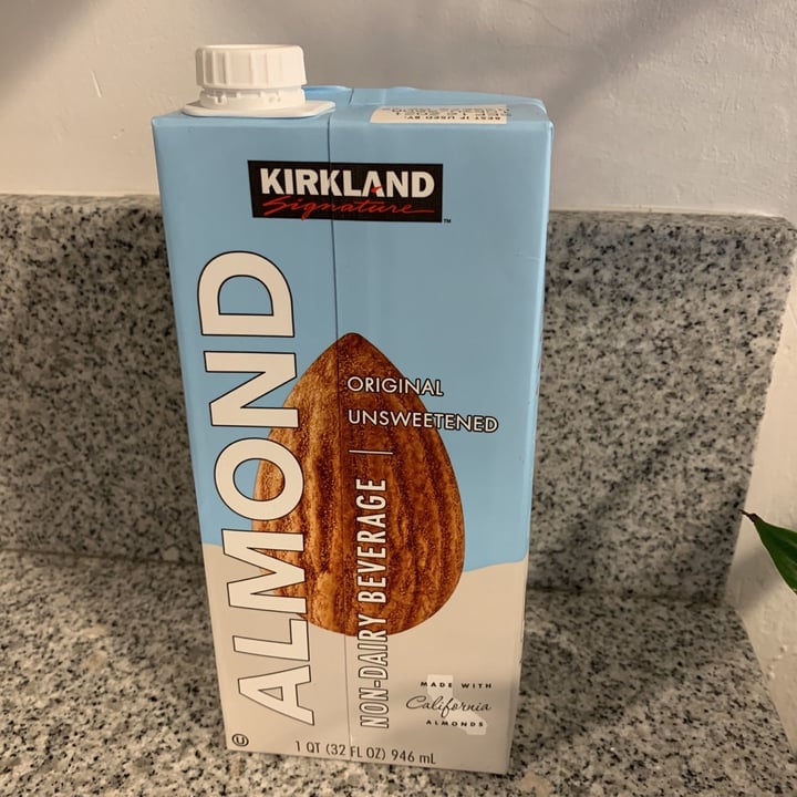 photo of Kirkland Signature Unsweetened Almond Milk shared by @oliviaw65 on  02 Jan 2021 - review