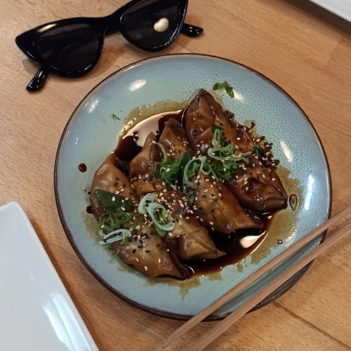 review photo of Roots & Rolls Gyozas shared by @platanoconpan on 22 May 2021 - review