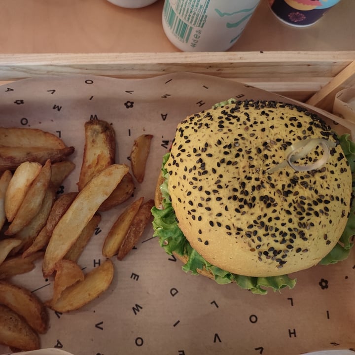 photo of Flower Burger Funky Cecio shared by @anothersoul on  26 Jul 2022 - review