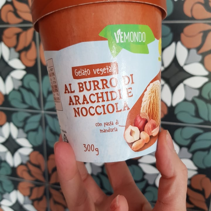 photo of Vemondo Gelato al burro di arachidi e nocciola shared by @crimo on  12 Apr 2022 - review