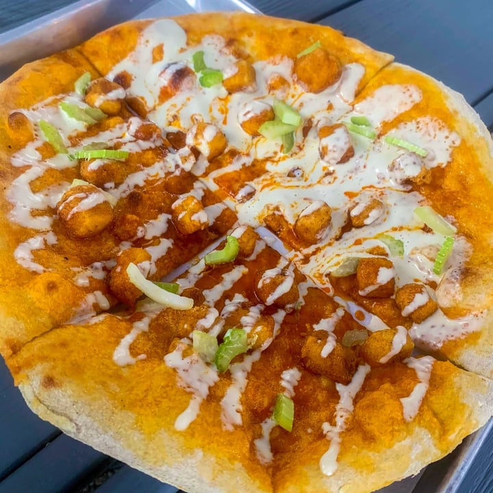 photo of Plant City Buffalo Chickn Pizza shared by @jordaneatsplants on  23 Dec 2020 - review