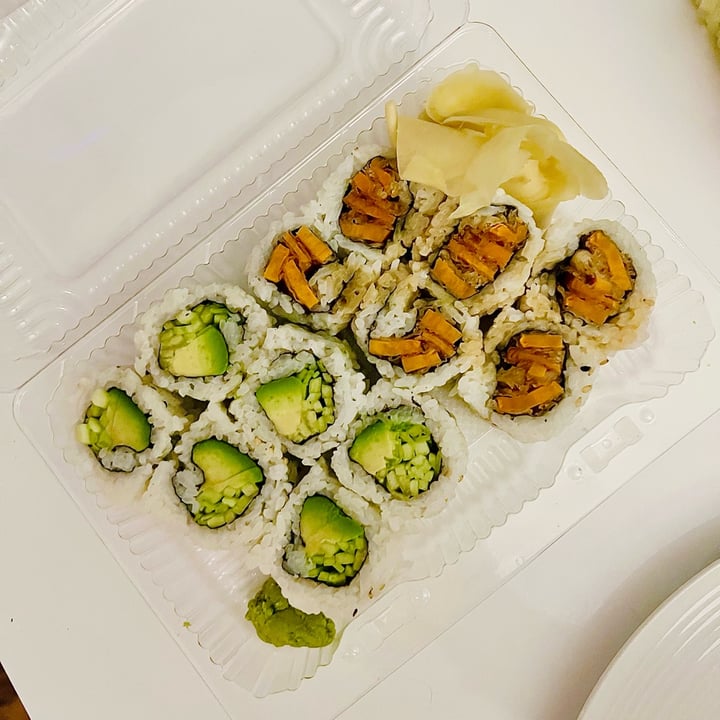 photo of Tenon Vegan Sushi Sweet Yam Tempura Roll shared by @thealexrae on  12 Dec 2021 - review