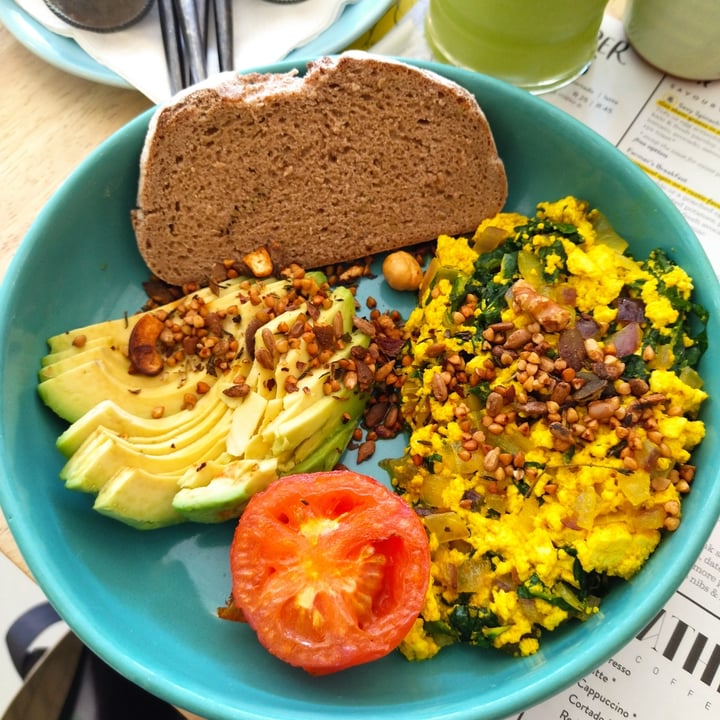 review photo of Lexi's Healthy Eatery Sexy spinach scramble shared by @jesscaga on 06 Jun 2021 - review