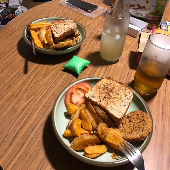 review photo of Quorn Vegan Hot & Spicy Burgers shared by @toughfu on 09 Jan 2021 - review
