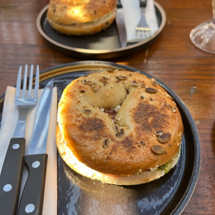 review photo of Dolce Bakery Vegan Caprese Bagel shared by @samjaytay on 01 May 2022 - review