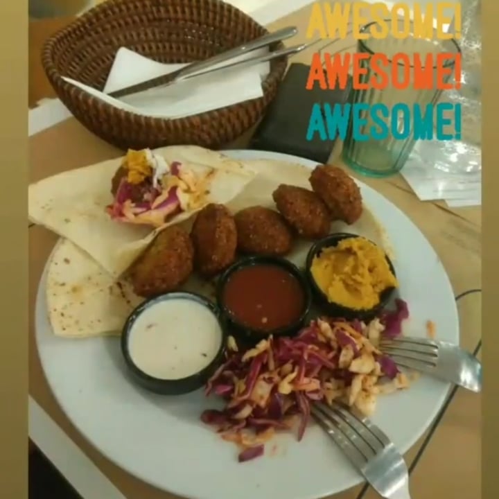 photo of Mama Tierra Falafel platter shared by @mary04 on  04 Oct 2021 - review