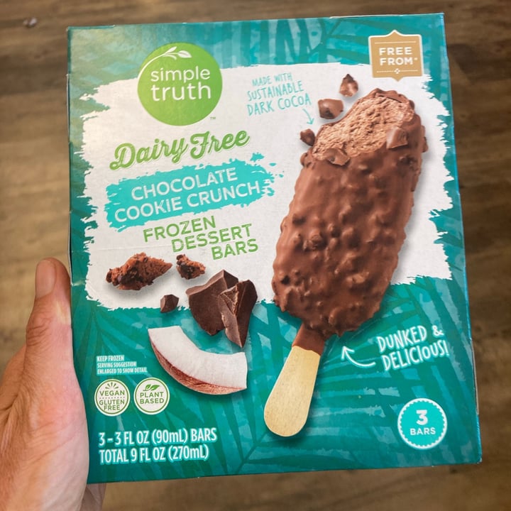 photo of Simple Truth Dairy free chocolate cookie crunch frozen dessert bars shared by @nibblenyaka on  04 Jun 2021 - review