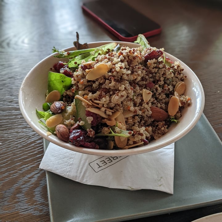 photo of Bread Street Kitchen Singapore Quinoa Salad shared by @oblongboxes on  01 May 2021 - review