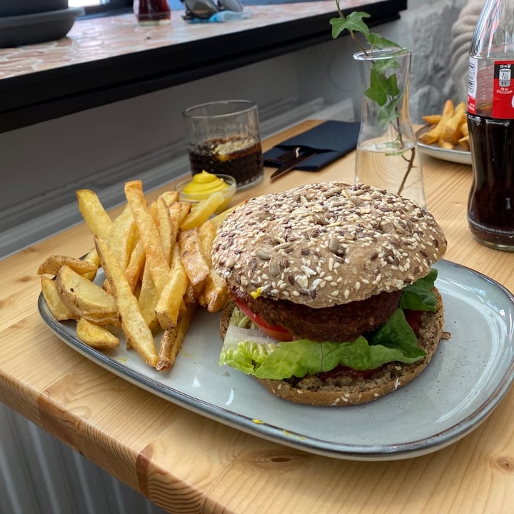 photo of DER BUTCHER Vegan Burger shared by @natkay on  03 Oct 2020 - review