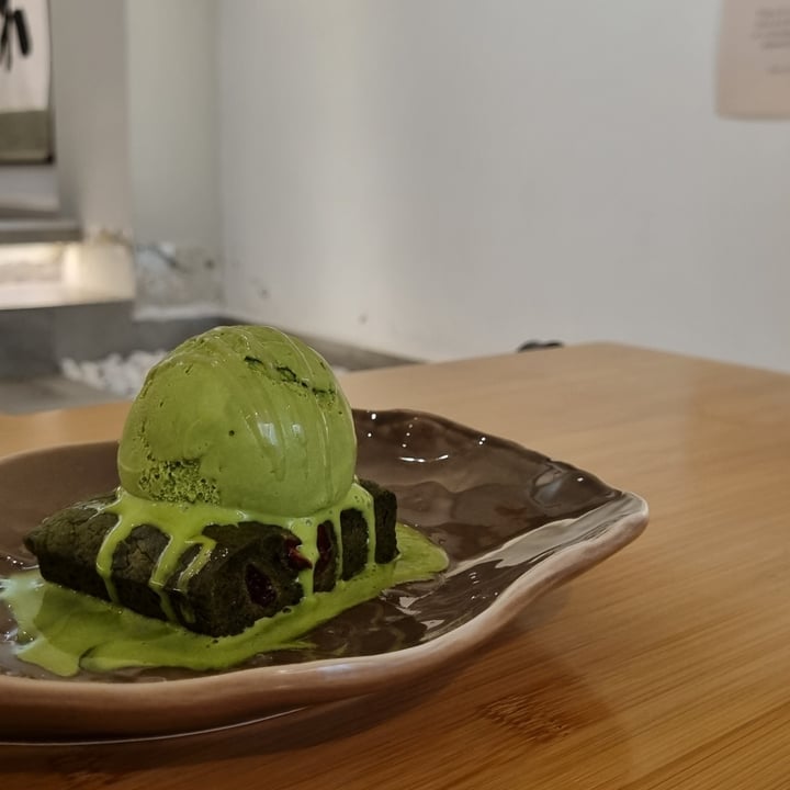 photo of Hvala CHIJMES Matcha blondie with gelato shared by @imgoodgirl on  13 Dec 2022 - review