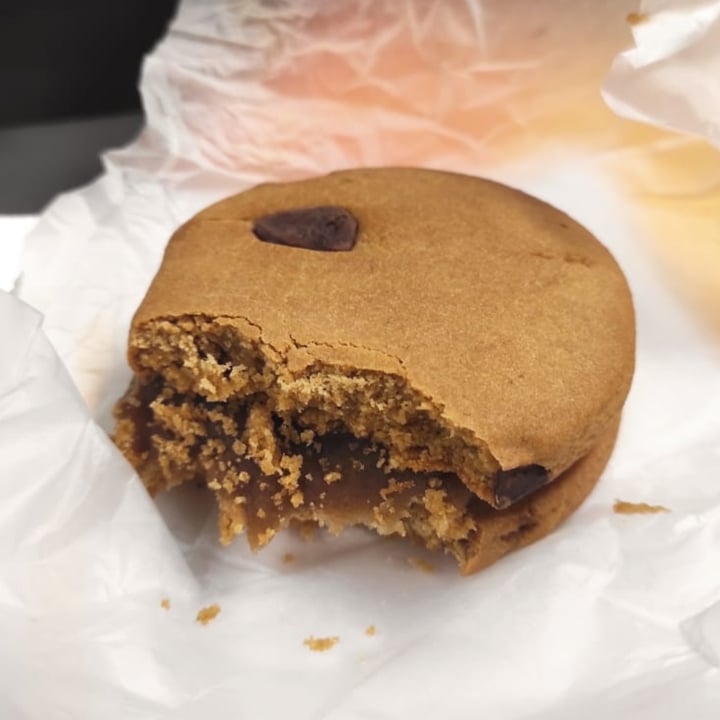 photo of Rustica pasteleria Alfajor con dulce de leche de almendras shared by @babydela on  14 Jul 2022 - review