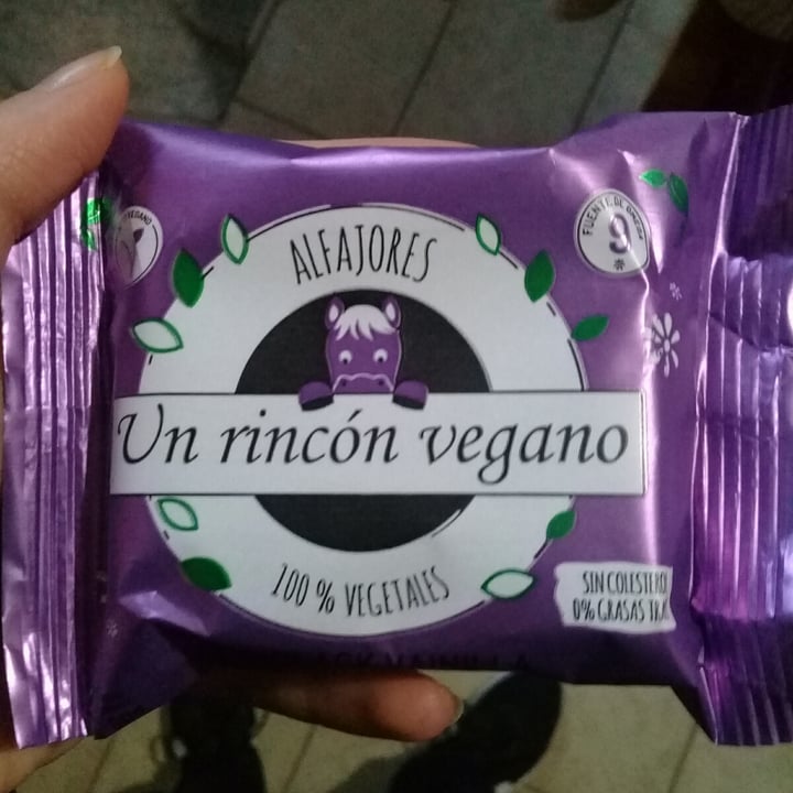 photo of Un Rincón Vegano Alfajor Black Vainilla shared by @valen18 on  03 Aug 2021 - review