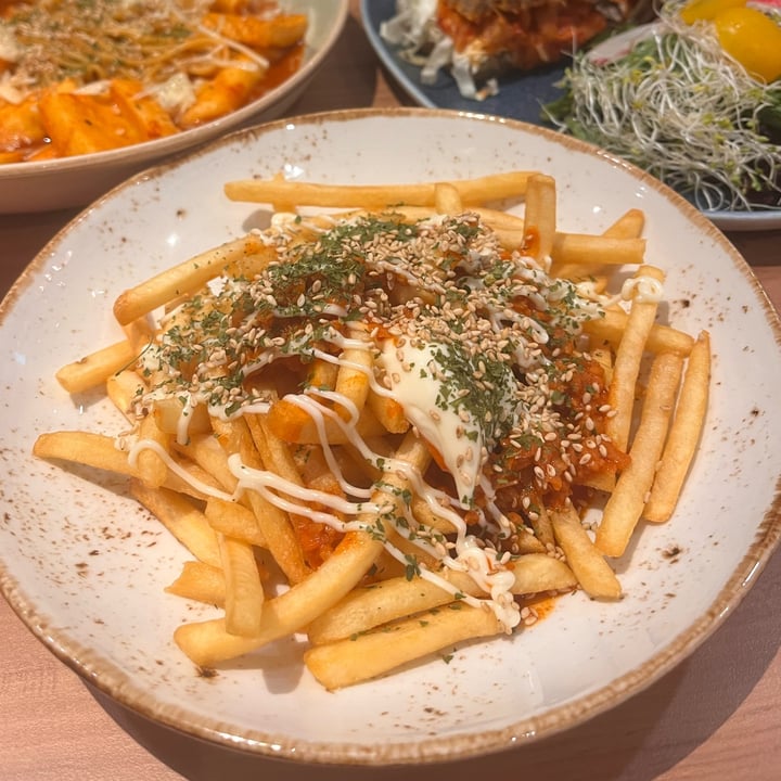 review photo of Am I Addicted - Pottery Studio & V Cafe Hooked on Gochujang Fries shared by @ftothey on 28 Jun 2022 - review