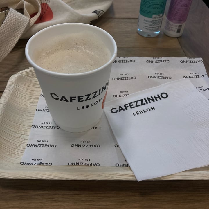 photo of Cafezzinho Leblon Café Com Leite Vegano shared by @dharmagobind on  26 Apr 2022 - review