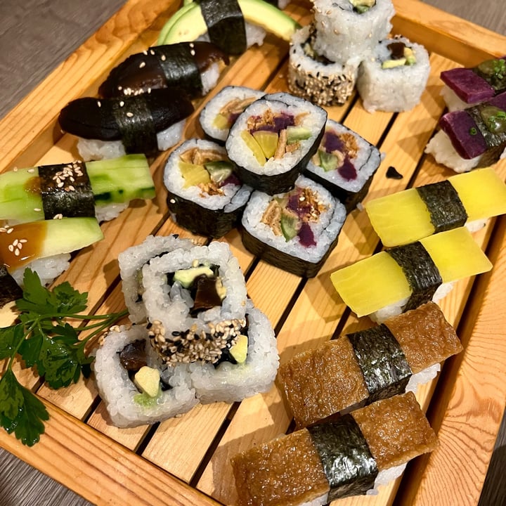 photo of Hokkaido Restaurante Japonés Sushi variado shared by @kevinfanara on  12 Apr 2022 - review