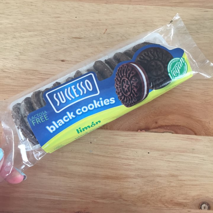 photo of Successo Black Cookies Rellenas Limón shared by @valenmalah on  03 Jul 2021 - review