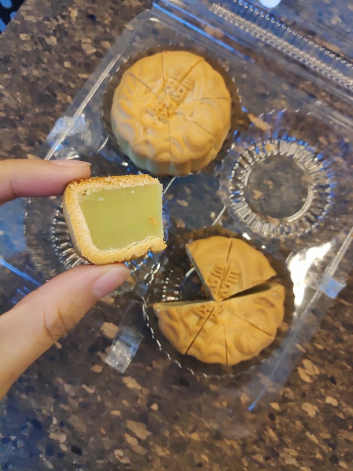 photo of Dongshan Eastern Highland Healthy Cake House Baked Pandan Mooncake shared by @simhazel on  23 Aug 2019 - review