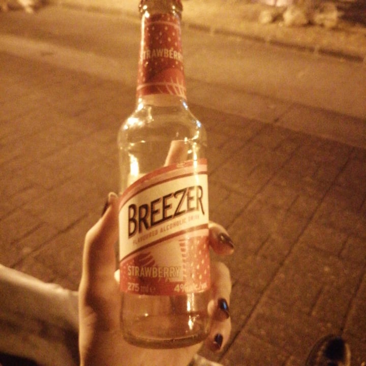 photo of breezer flavoured alcoholic drink strawberry shared by @sputnjk on  17 Aug 2021 - review
