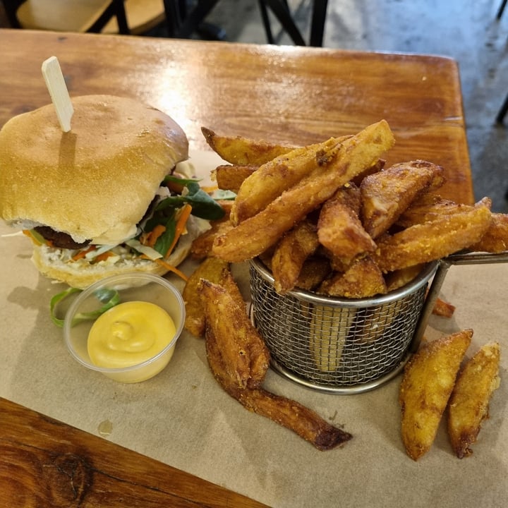 review photo of 108 Paradise Cafe Vegan Roasted Pork Burger shared by @jenl on 24 Jun 2022 - review