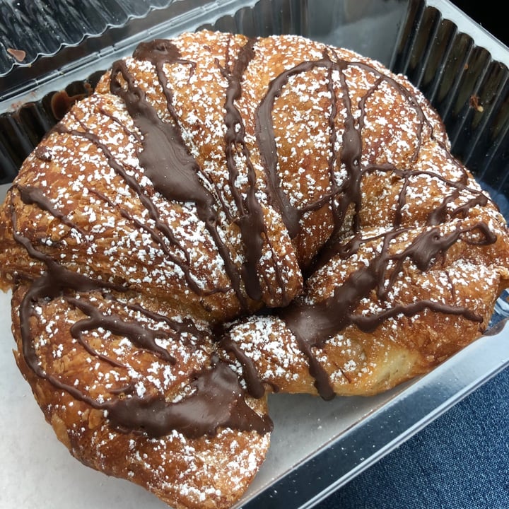 review photo of Vegan Danish Bakery Chocolate croissant shared by @biancadr21 on 14 Jan 2021 - review