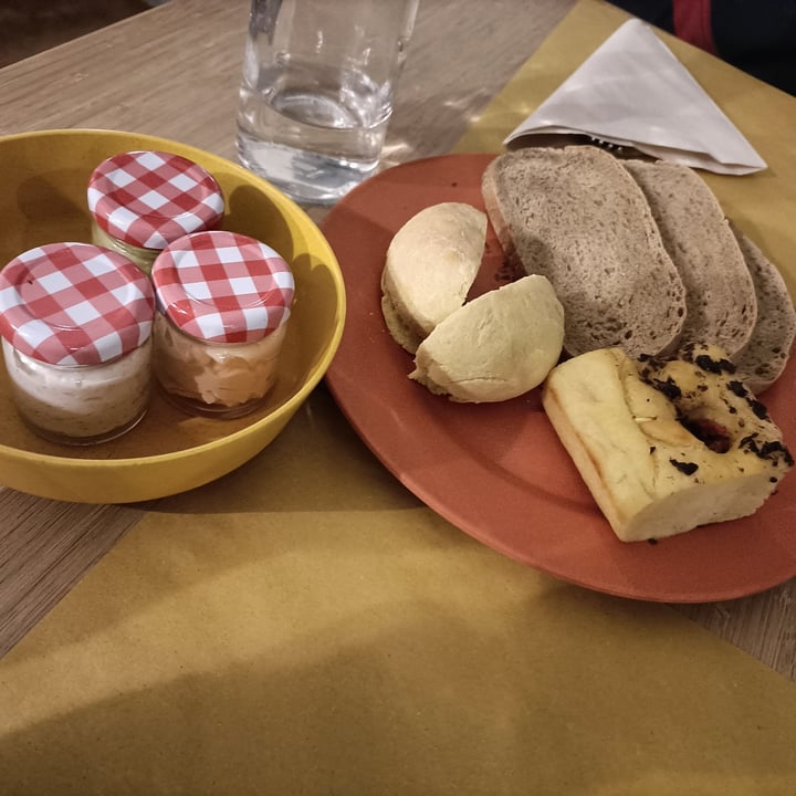 photo of VgOloso Antipasto Di Focacce Con Salse shared by @laura1990 on  19 Apr 2022 - review