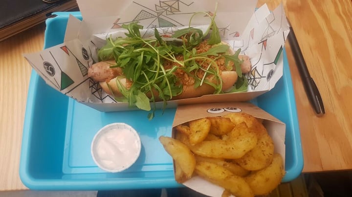 photo of La Trocadero Hot Dog Guacamole shared by @oskar-vegantv on  23 Jun 2019 - review