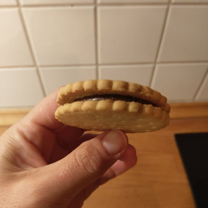 photo of Veganz Doppelkeks Kakao Sandwich Biscuit shared by @bettythegerman on  23 Jun 2021 - review
