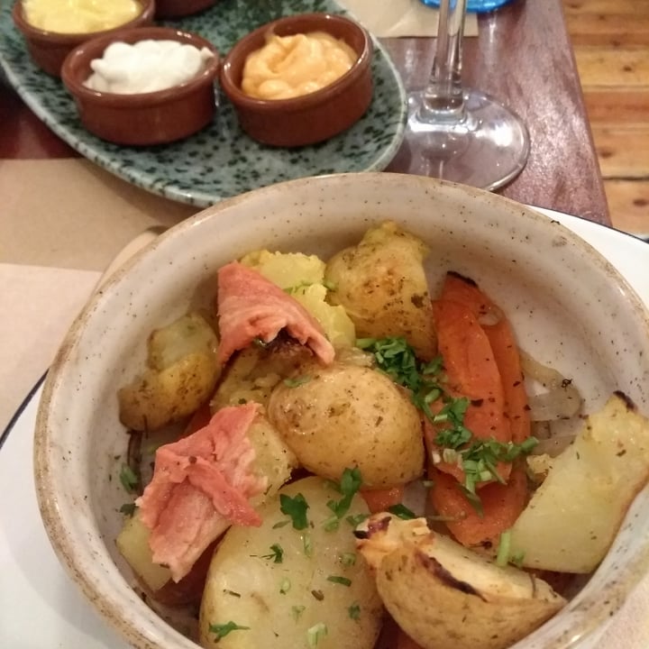 review photo of La Tía Carlota Patatas Criollas shared by @maryflosh on 30 Jun 2021 - review