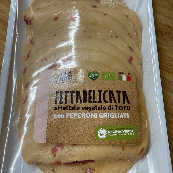 photo of Regina Verde Fetta Delicata-affettato Vegetale di Tofu con Peperoni grigliati shared by @saretta23 on  13 Jan 2022 - review