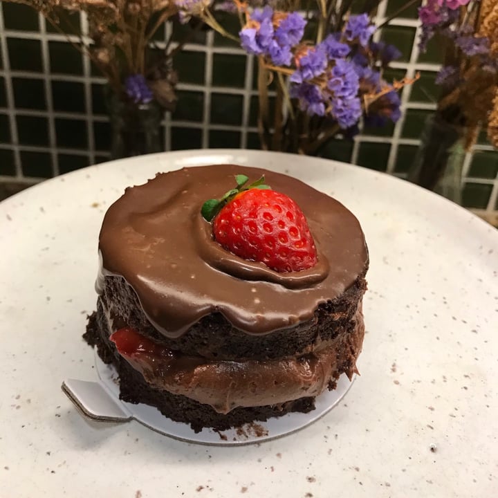 photo of Guna Vegan Mini Bolo De Chocolate Com Morango shared by @euvivoparacomer on  06 Jul 2021 - review